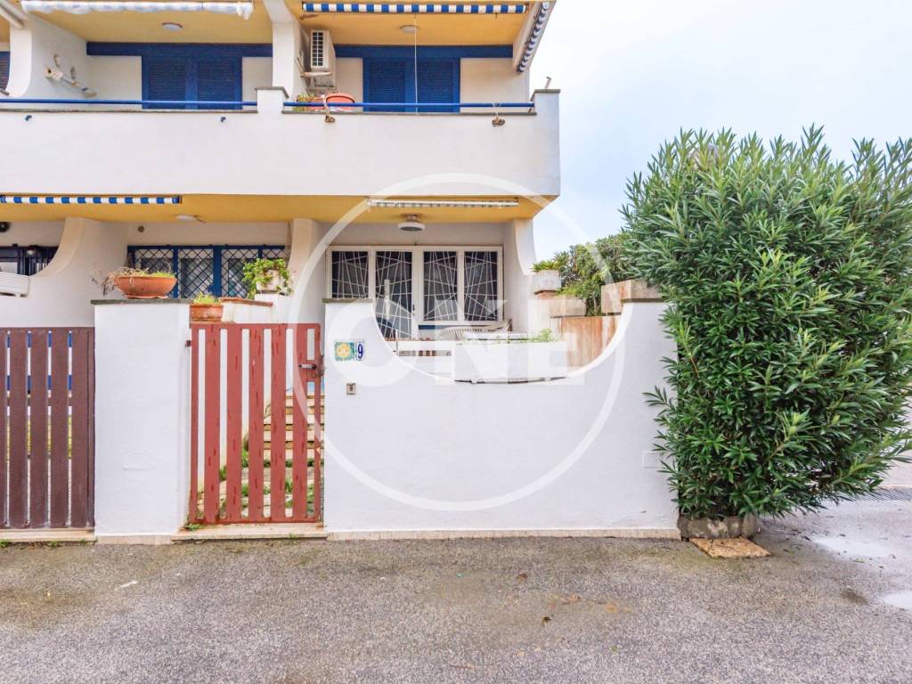 casa indipendente in vendita ad Ardea in zona Marina di Ardea