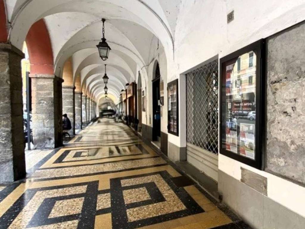 locale commerciale in vendita a Chiavari