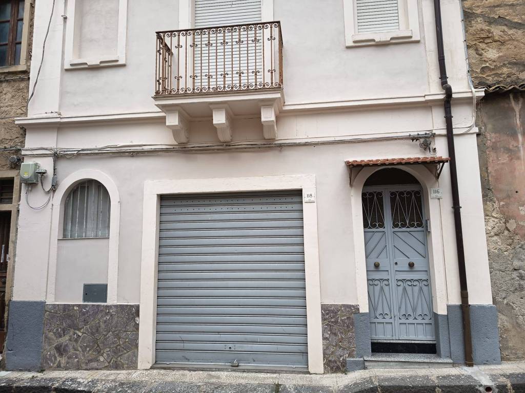 casa indipendente in vendita a Lentini