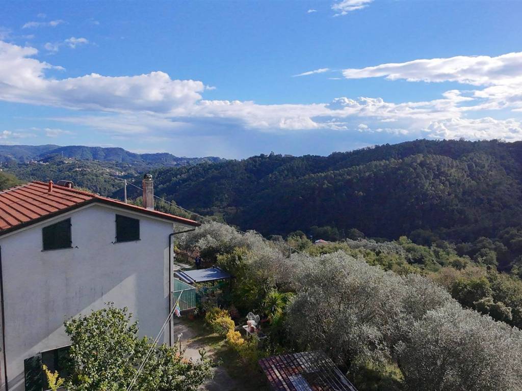 casa indipendente in vendita a Vezzano Ligure