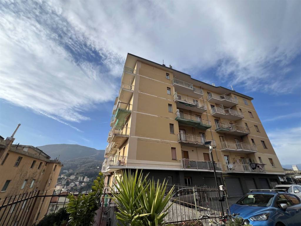 appartamento in vendita a Genova in zona Rivarolo