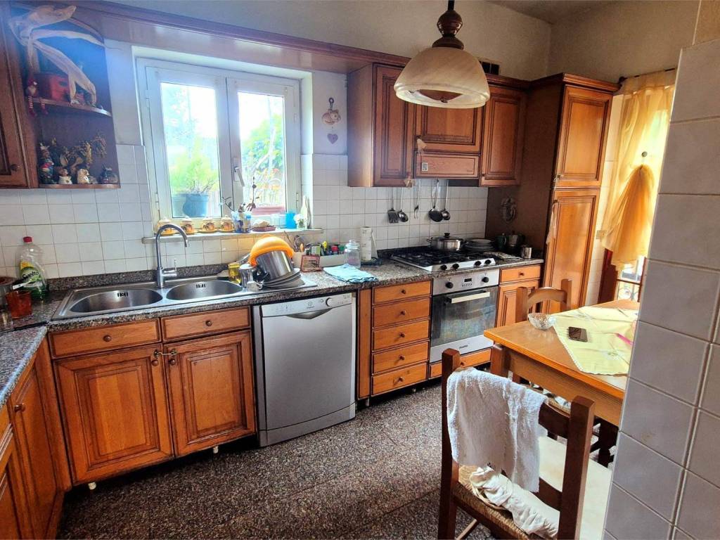 casa indipendente in vendita a Luni in zona Dogana