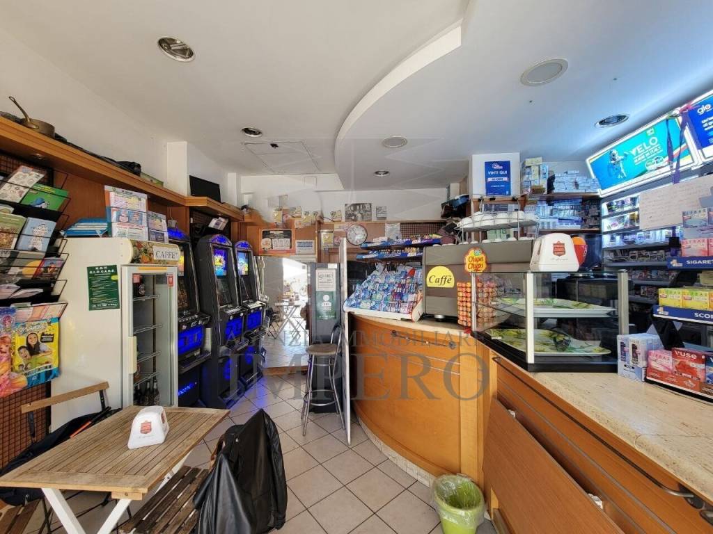 locale commerciale in vendita a Bordighera