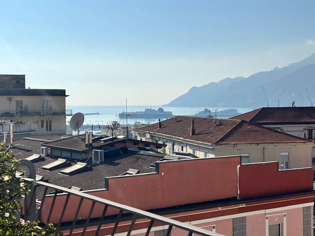 appartamento in vendita a Salerno in zona Centro Città