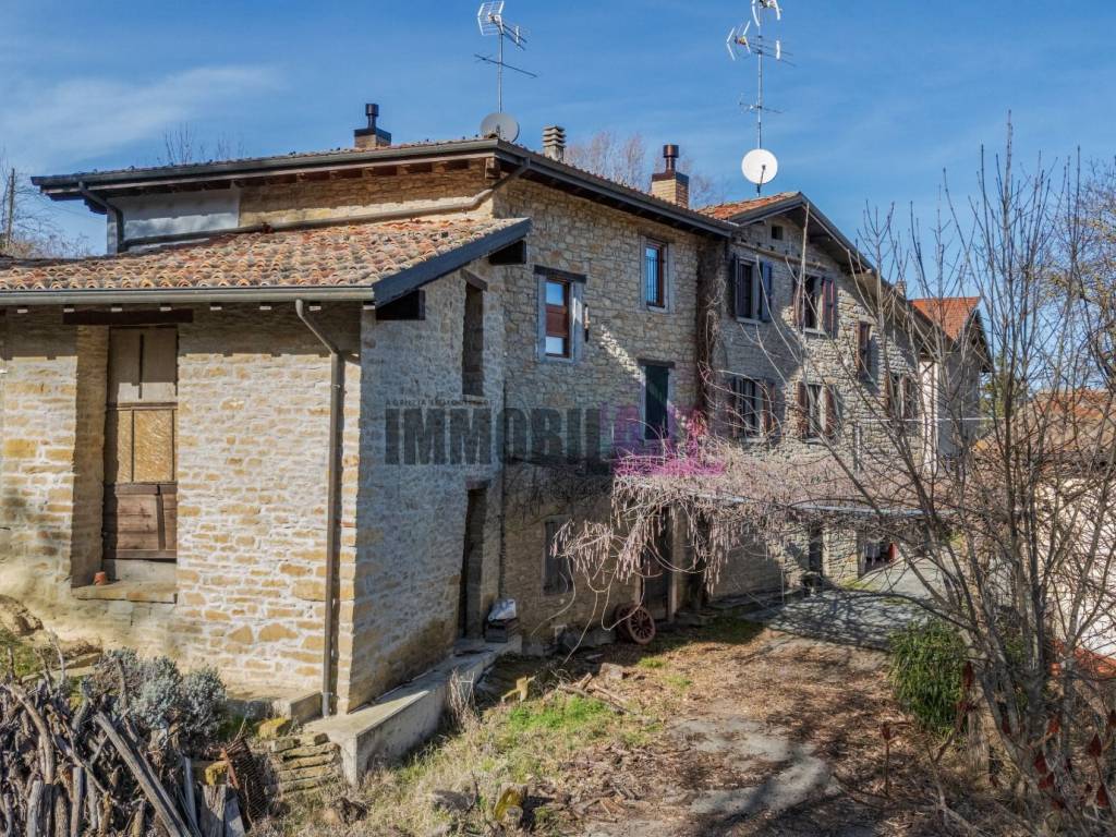 casa semindipendente in vendita a Neviano degli Arduini in zona Sasso