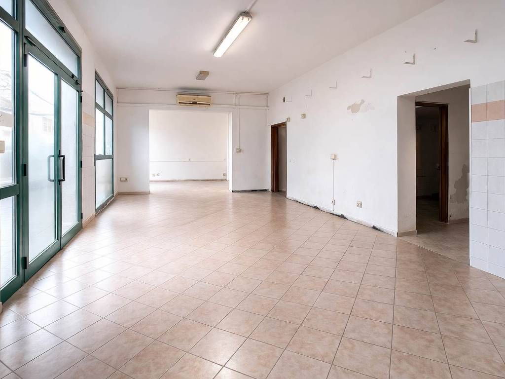 negozio in vendita a Modena