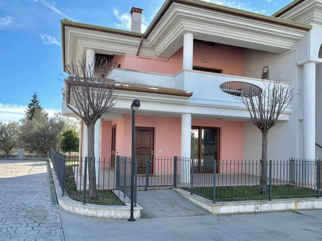 appartamento in vendita a San Vito Chietino in zona Mancini