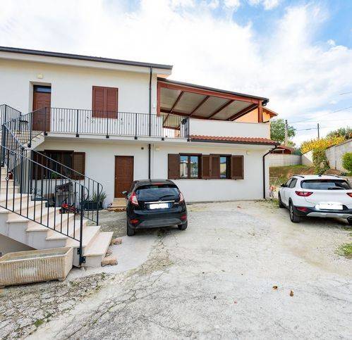 casa indipendente in vendita a Rosciano