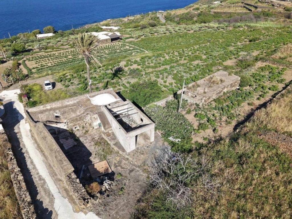 casa indipendente in vendita a Pantelleria in zona Gadir