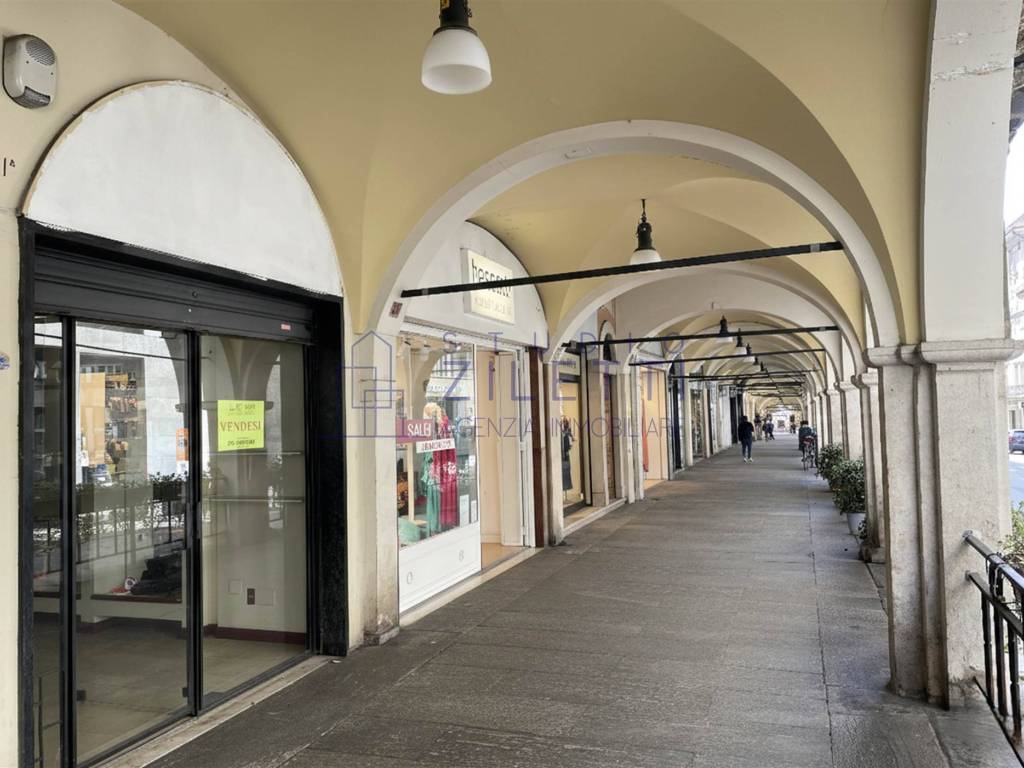 negozio in vendita a Brescia in zona Centro Storico