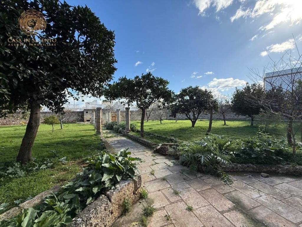 casa indipendente in vendita a Castrignano del Capo in zona Santa Maria di Leuca