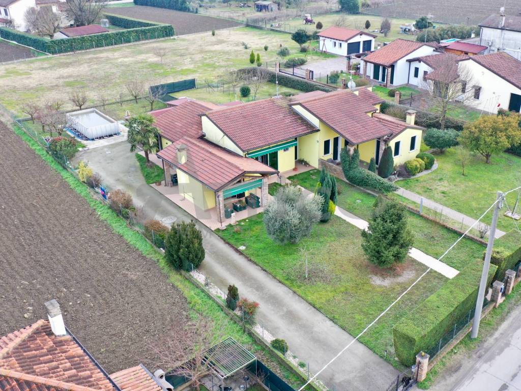 casa indipendente in vendita a Rovigo in zona Sarzano/Cantonazzo