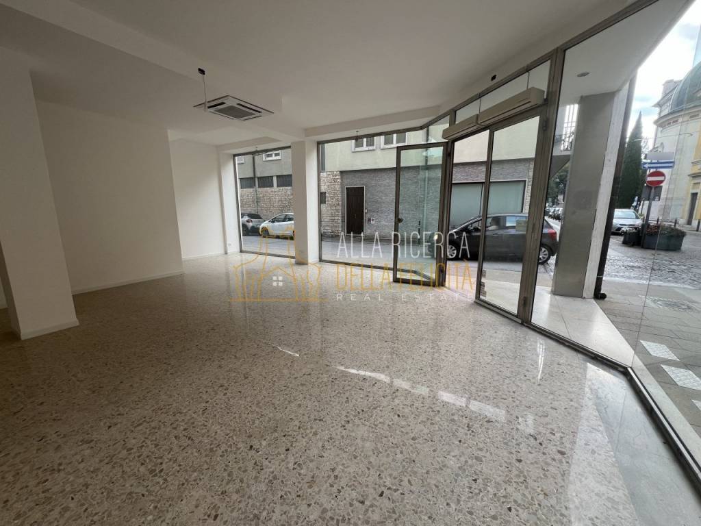 negozio in vendita a Schio