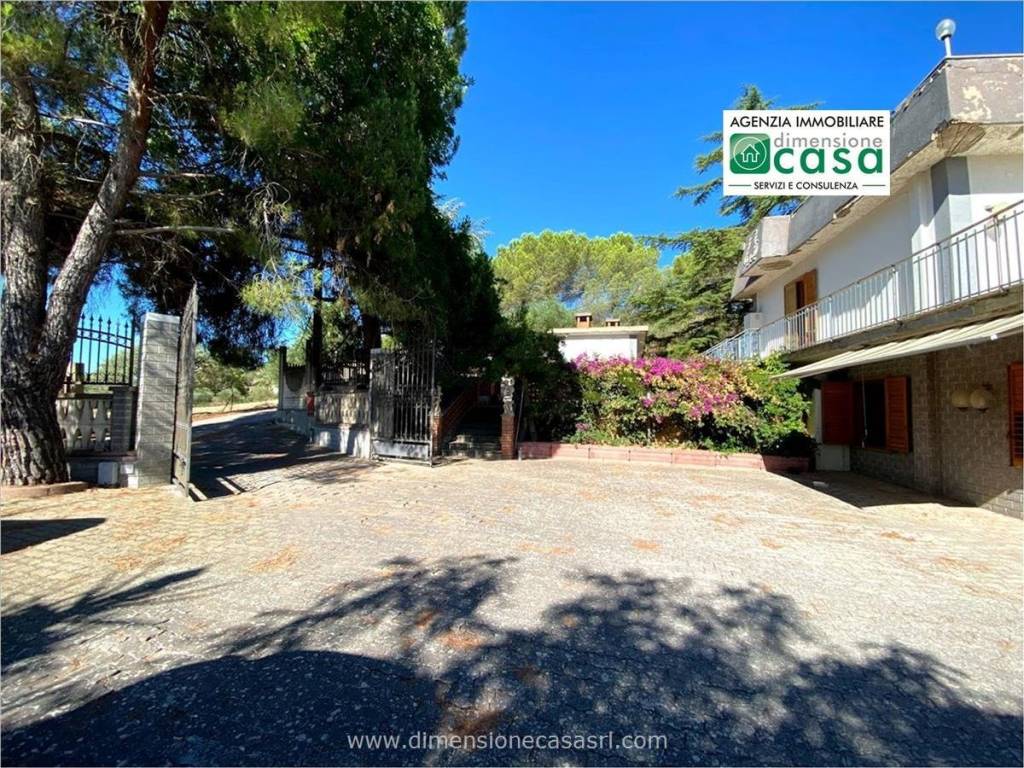 casa indipendente in vendita a Caltanissetta in zona Poggio Sant'Elia