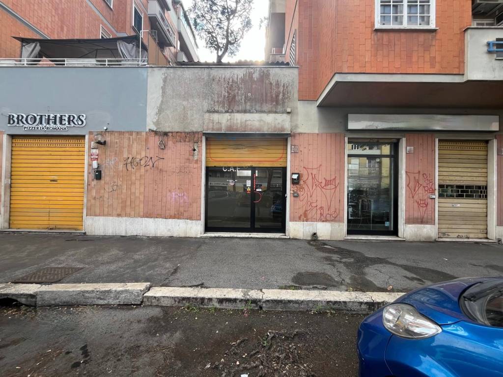 negozio in vendita a Roma in zona Ostia