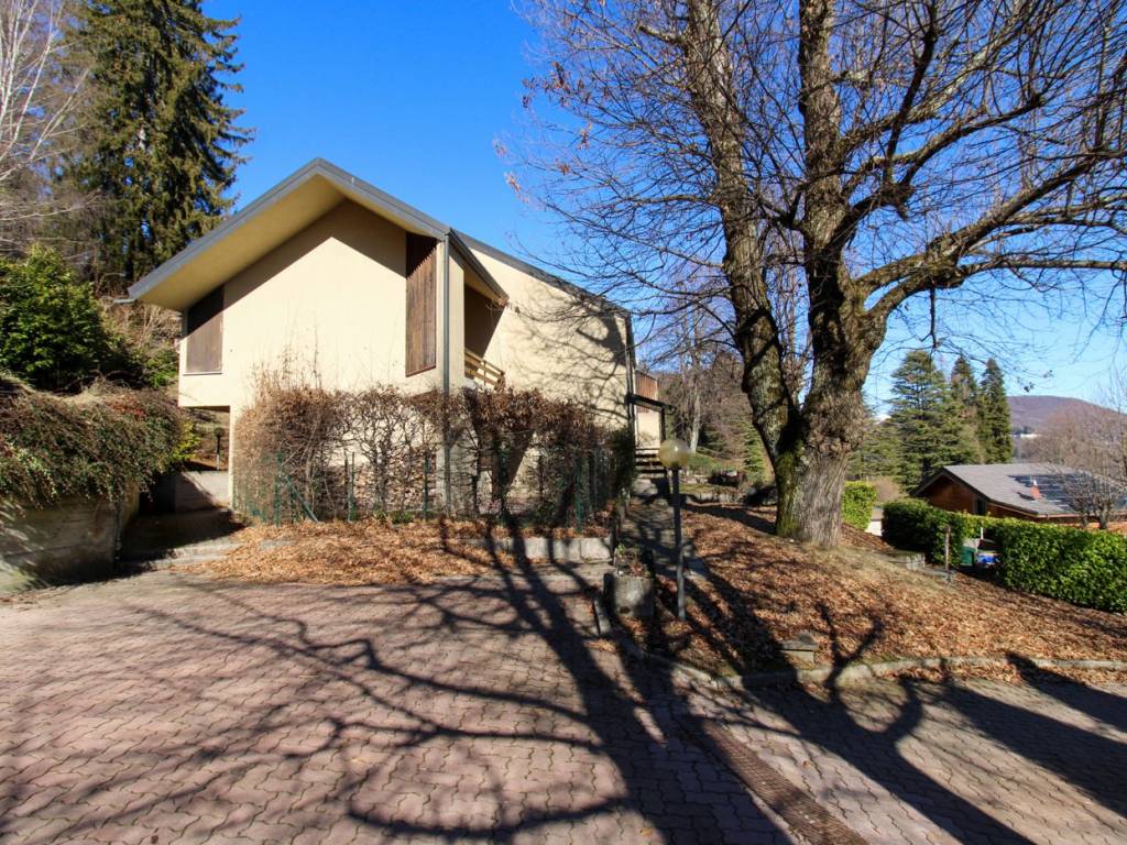 appartamento in affitto ad Alta Valle Intelvi in zona Lanzo d'Intelvi