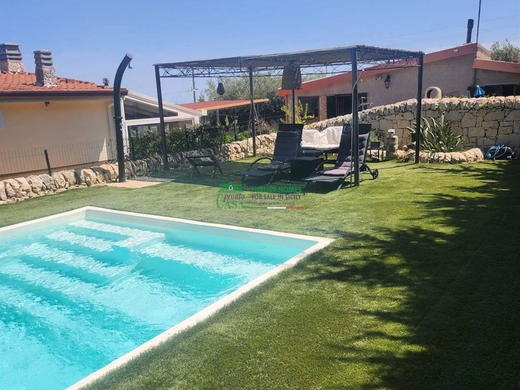 casa indipendente in vendita a Ragusa in zona Ragusa Centro