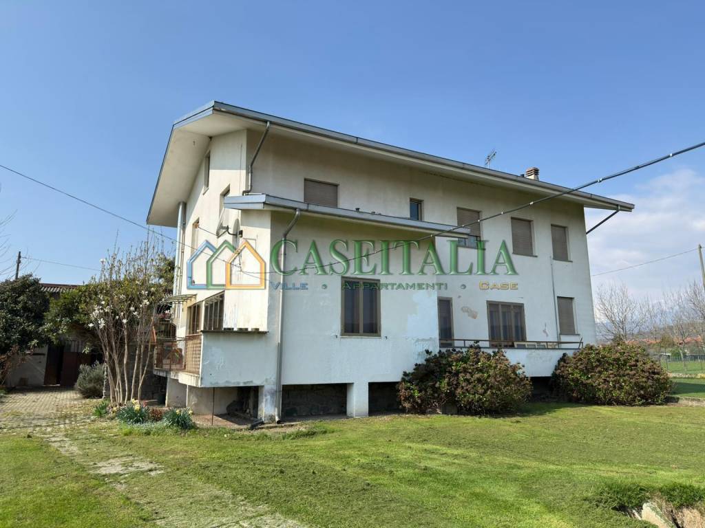 casa indipendente in vendita ad Ivrea