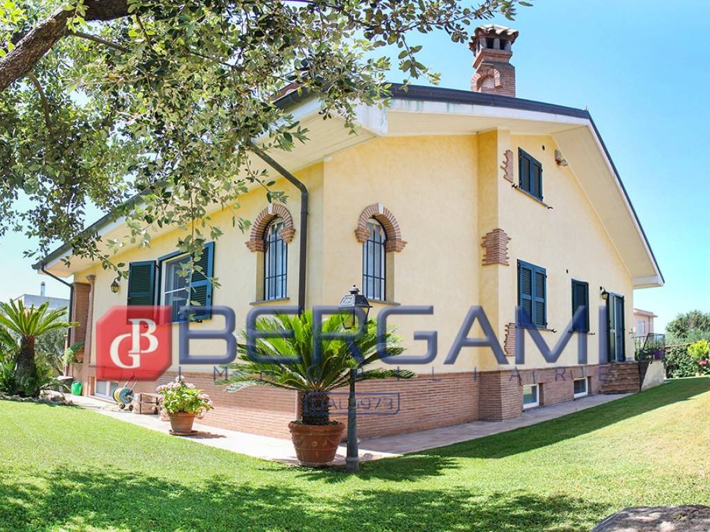 casa indipendente in vendita ad Anzio in zona Mare