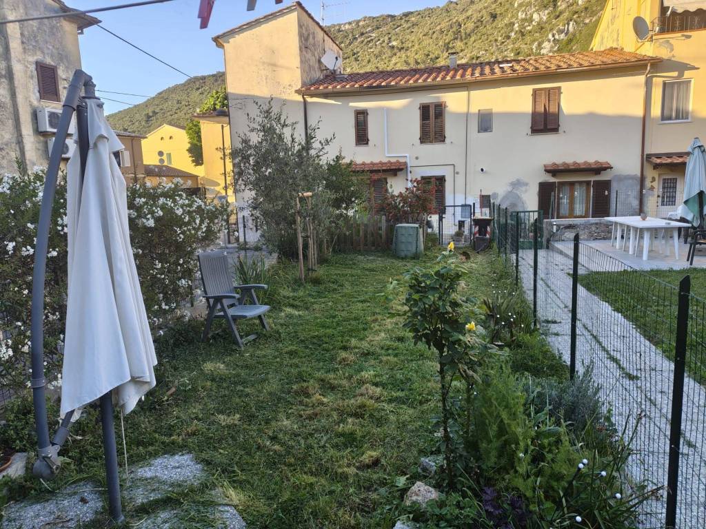 intera palazzina in vendita a Vicopisano in zona Uliveto Terme