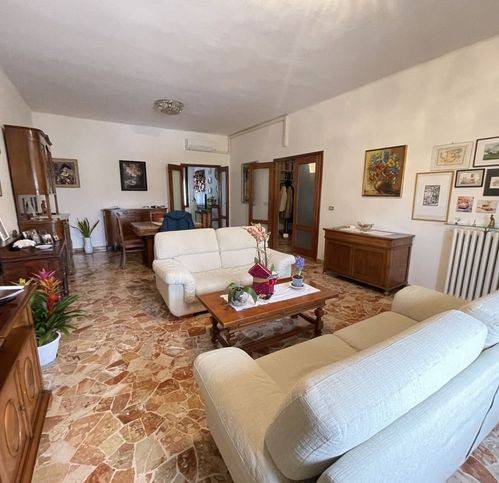 intera palazzina in vendita a Suzzara