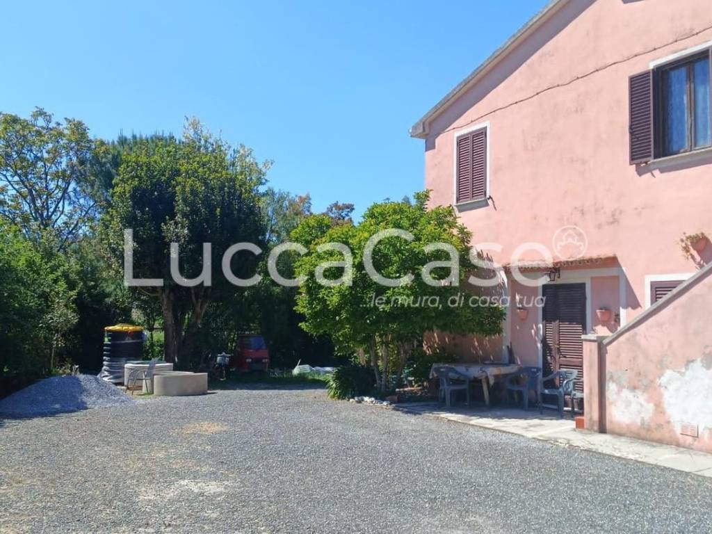casa indipendente in vendita a Riparbella