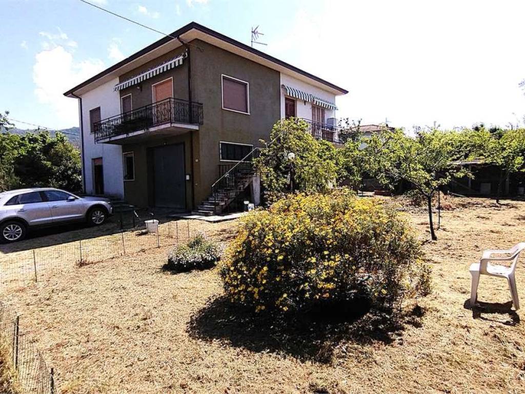 casa indipendente in vendita a Castelnuovo Magra in zona Molicciara