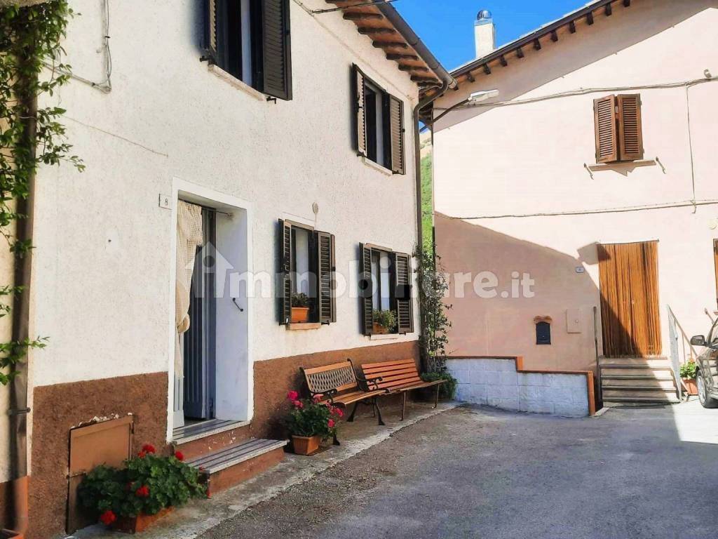 casa indipendente in vendita a Schio in zona Magrè