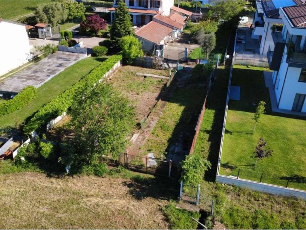 terreno edificabile in vendita a Cassano d'Adda in zona Groppello d'Adda