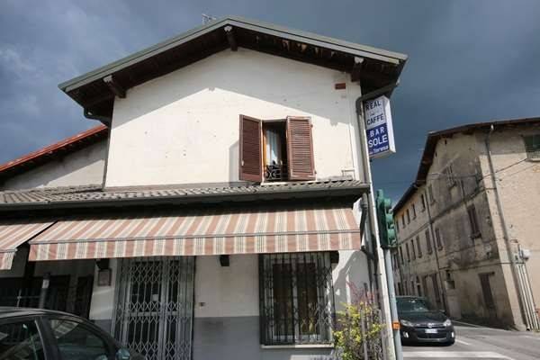 intera palazzina in vendita a Faloppio in zona Camnago