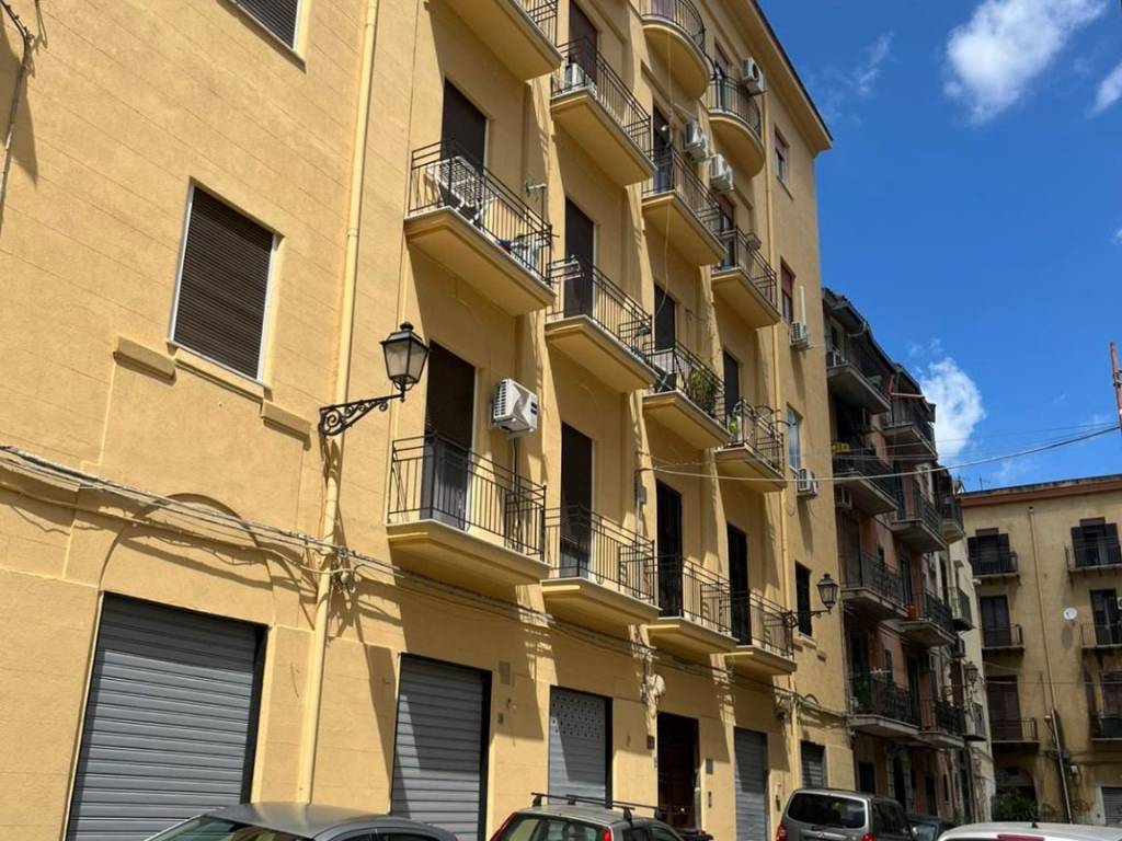 casa indipendente in vendita a Palermo in zona Centro storico