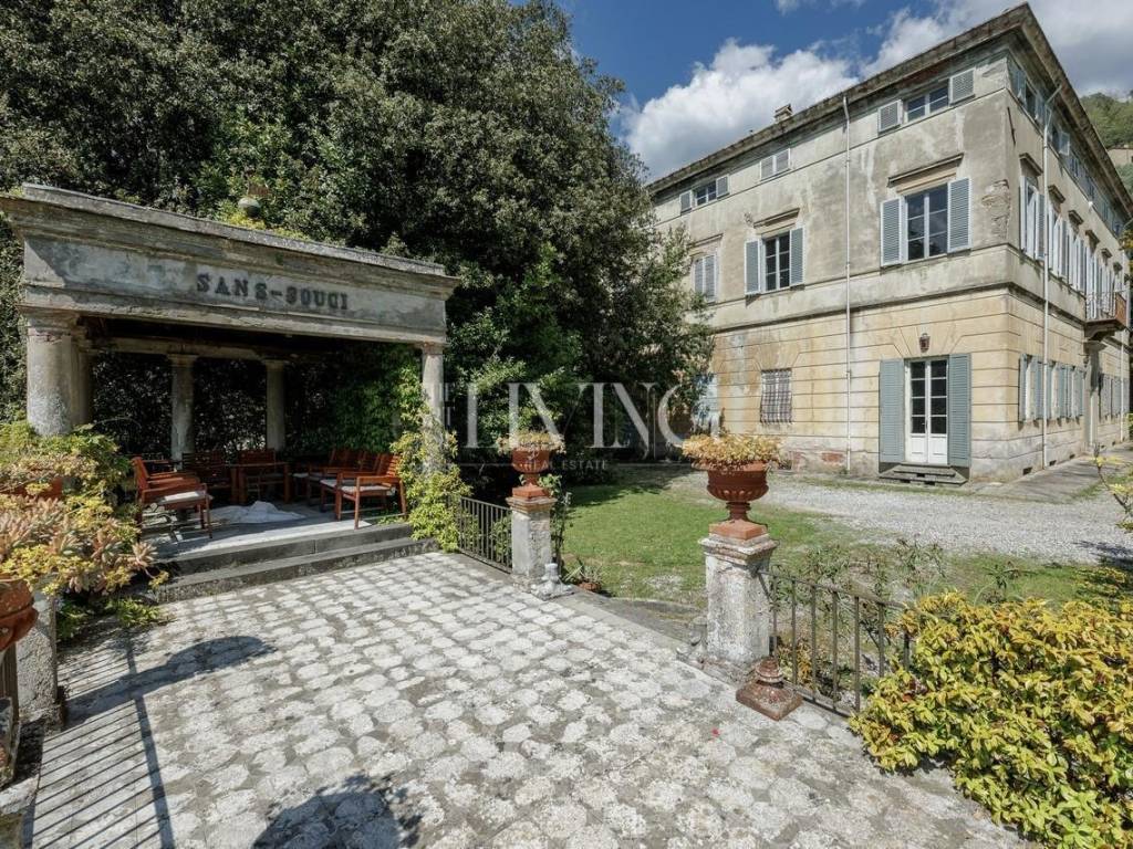 villa in vendita a Lucca in zona Ponte a Moriano