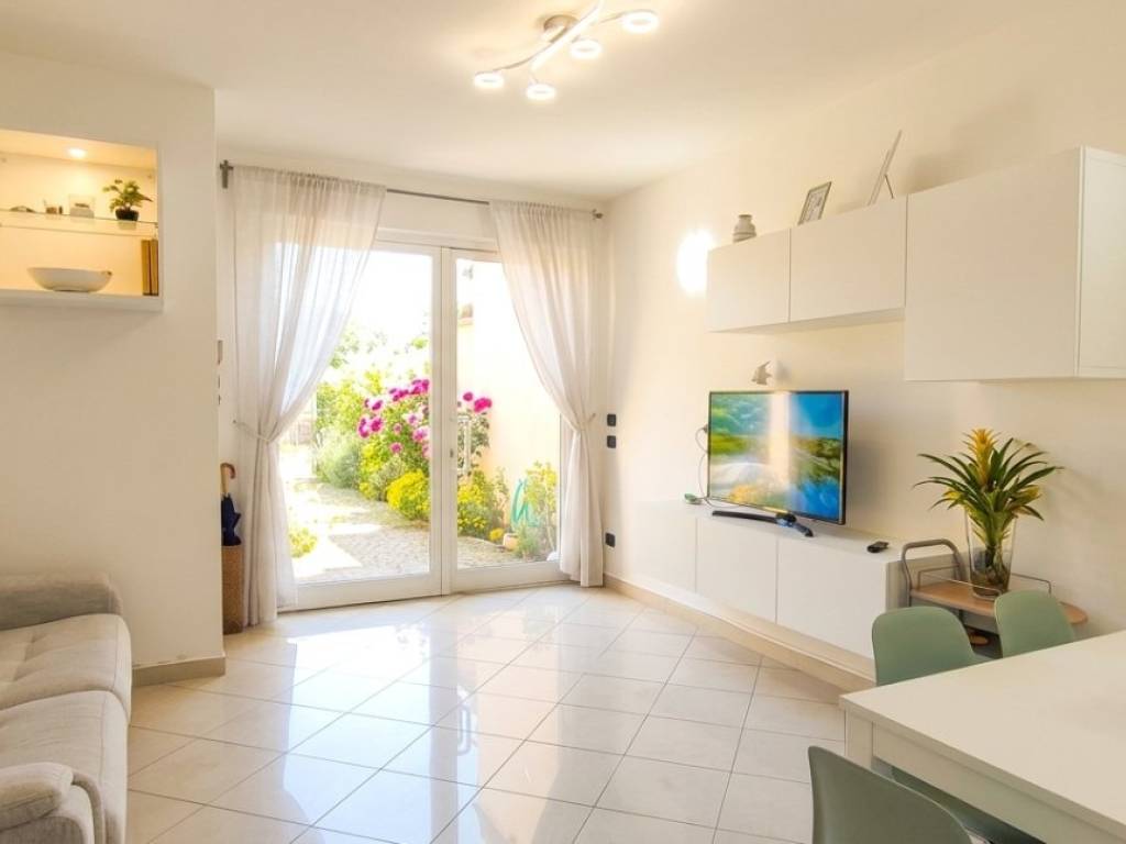 appartamento in vendita a Camaiore in zona Lido di Camaiore