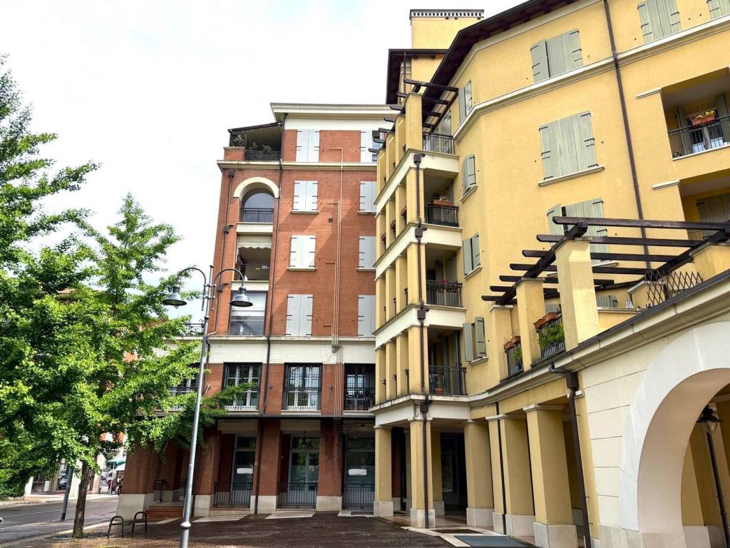 ufficio in vendita a Bologna in zona Reno