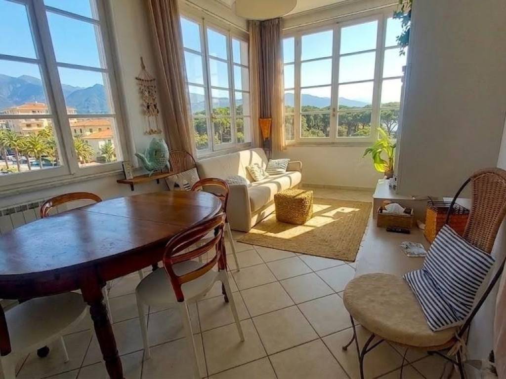 appartamento in vendita a Camaiore in zona Lido di Camaiore