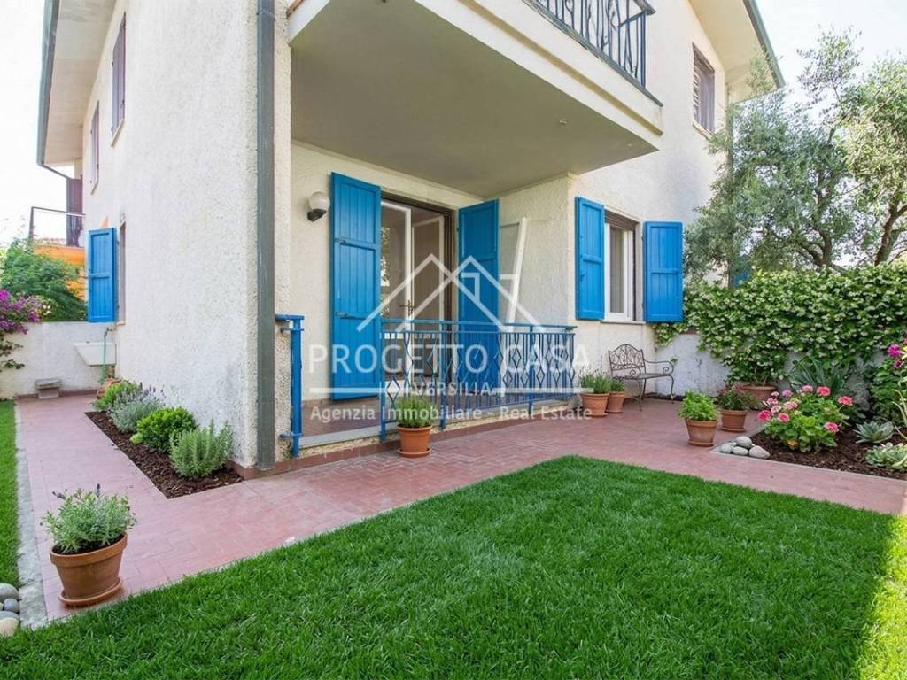 appartamento in vendita a Camaiore in zona Lido di Camaiore