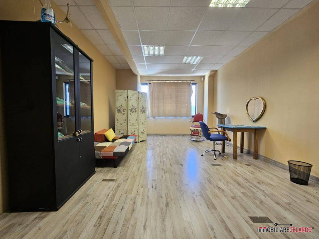 ufficio in vendita a Colle di Val d'Elsa