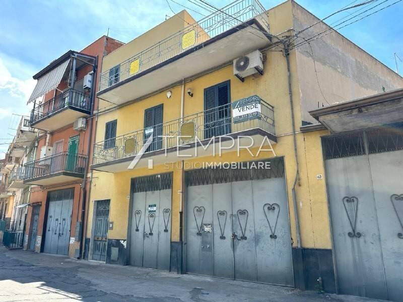 casa indipendente in vendita ad Adrano