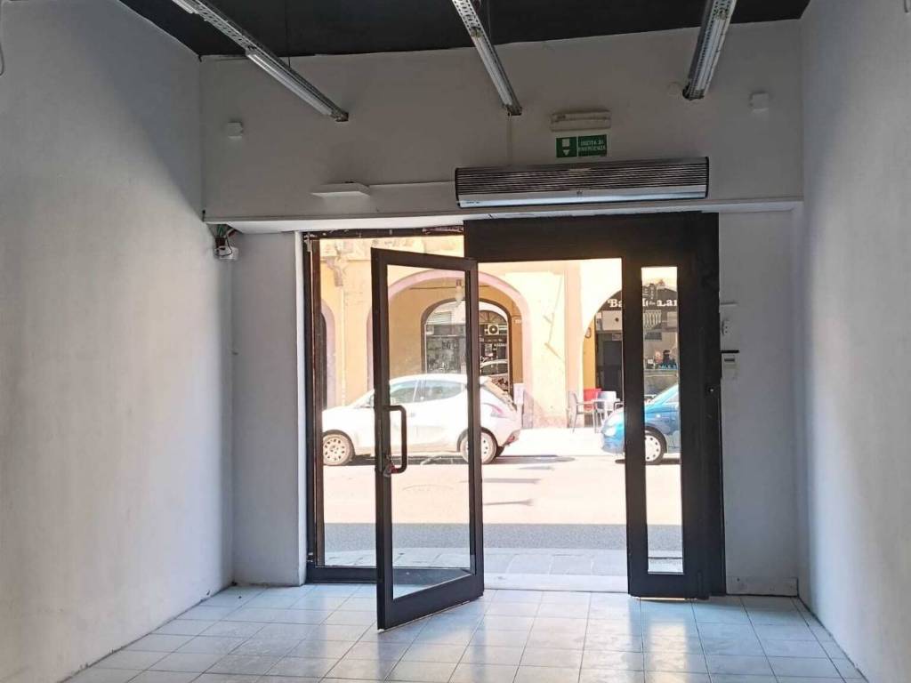 negozio in affitto a Reggio nell'Emilia in zona Città Storica