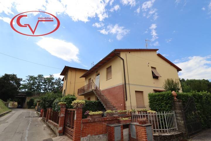 casa indipendente in vendita a Bucine