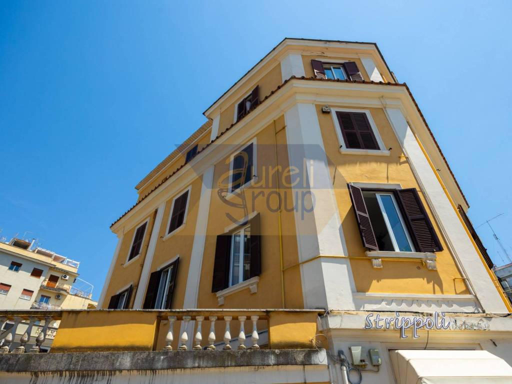 appartamento in vendita a Roma in zona Appio Latino