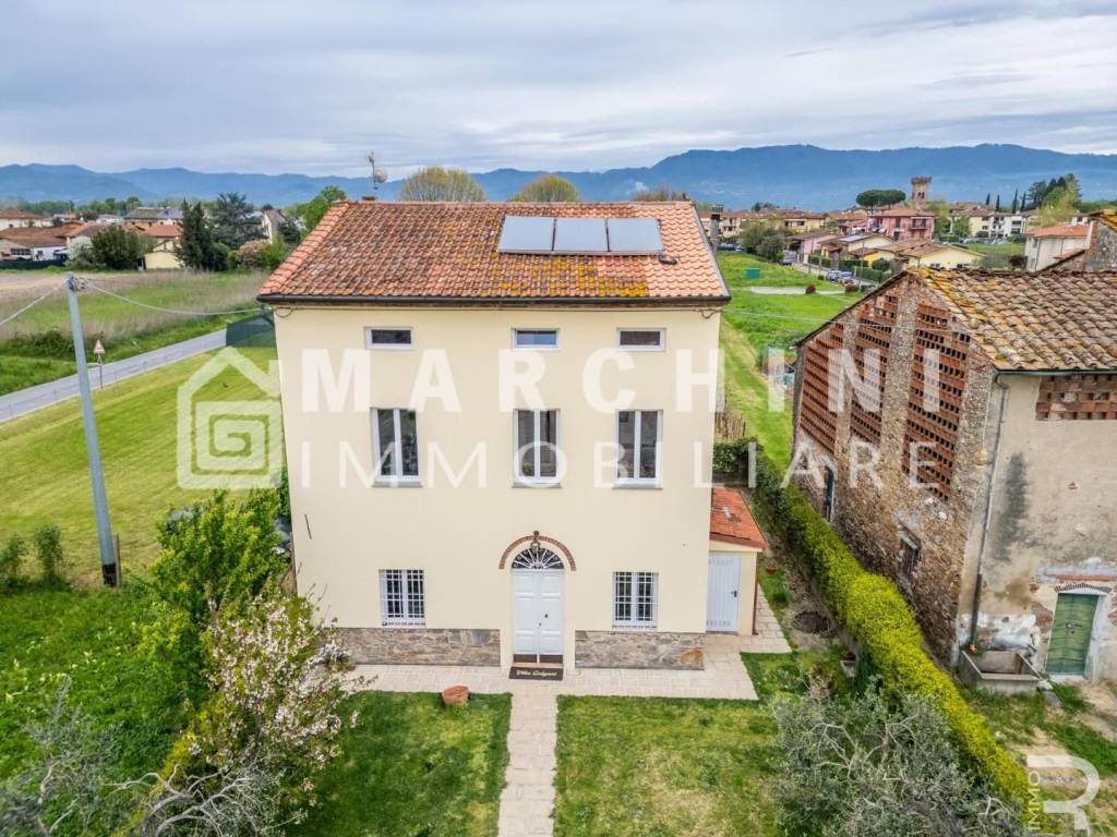 casa indipendente in vendita a Lucca in zona zona Sorbano