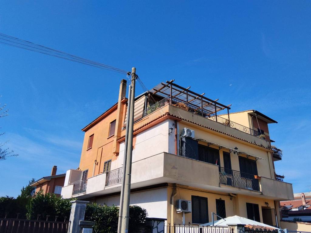 appartamento in vendita a Roma in zona Torre Gaia