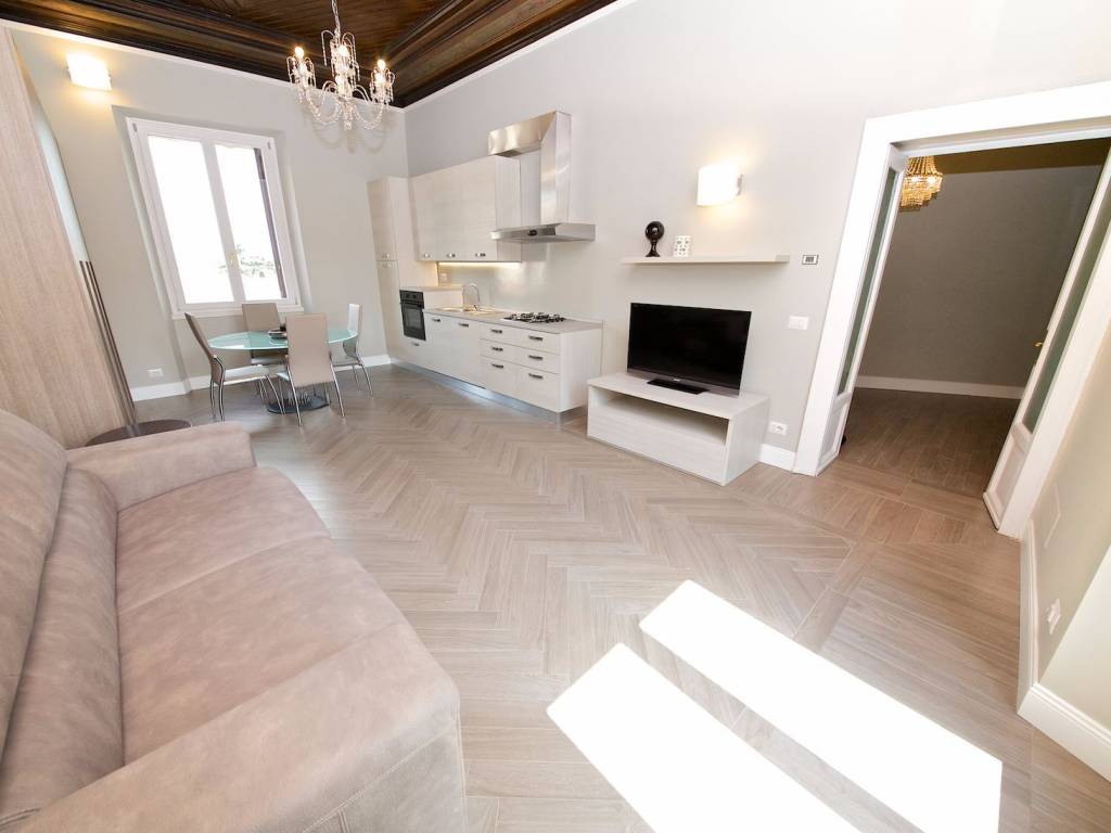 appartamento in vendita a Monza in zona Centro Storico