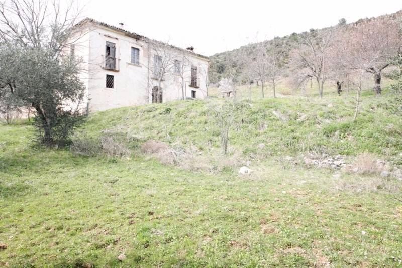 Sale Farmhouse Popoli. To be refurbished, 200 sq.m., ref. 42040543