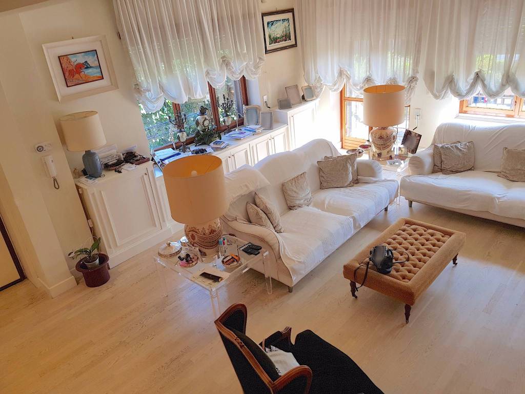 Vendita Villa Bifamiliare In Via Ernesto Basile 78 Roma Ottimo Stato 