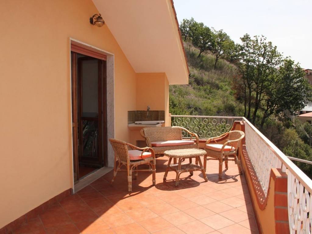 Sale Apartment Santa Domenica Talao. 4room flat in via Candidato. Good