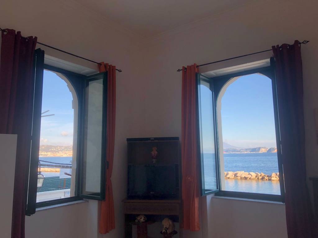 Vendita Appartamento Bacoli Trilocale In Via Spiaggia