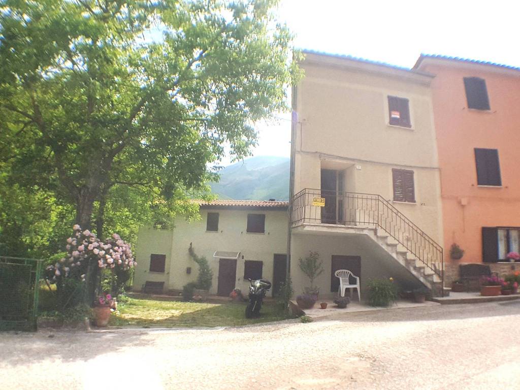 Sale Multifamily townhouse in via Tommaso Cordelli 5 Cantiano. Good