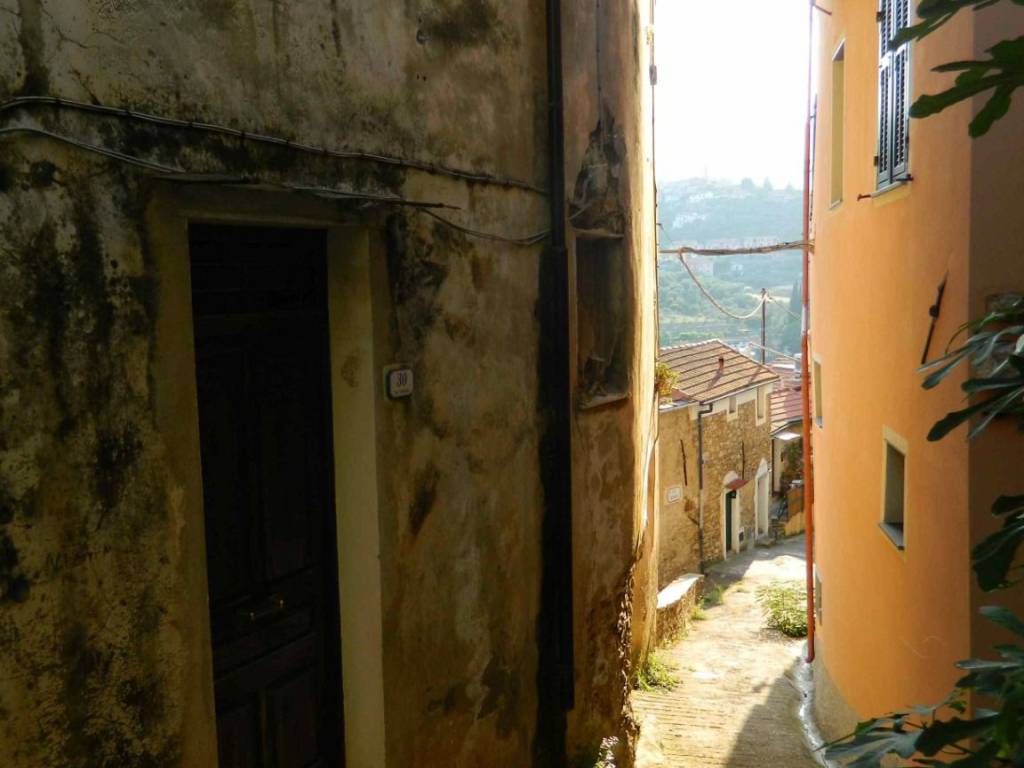 Sale Multifamily townhouse in via del Forno Dolcedo. To be refurbished, terrace, 100 sq.m., ref